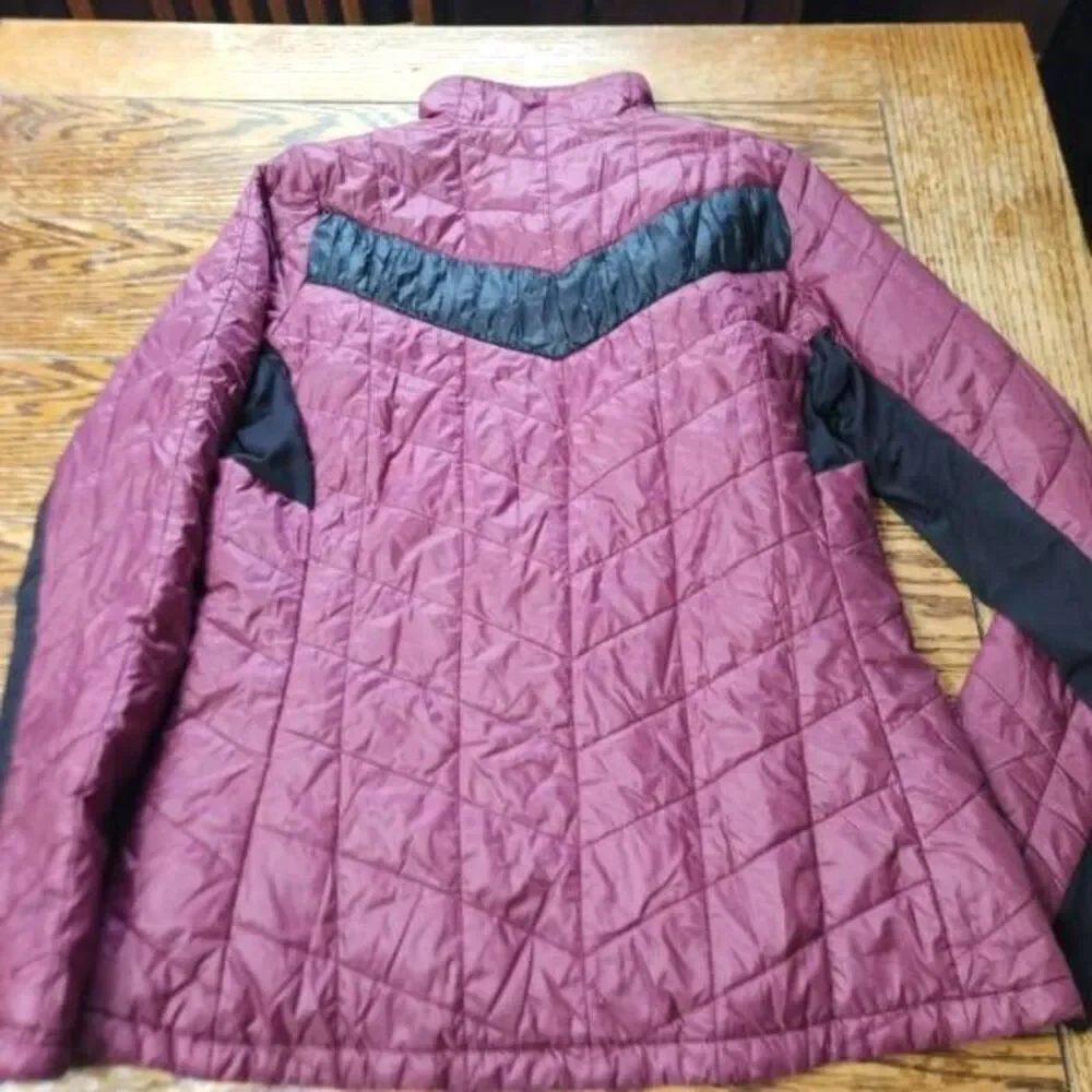 Patagonia Women's Scamper Jacket in maroon/black